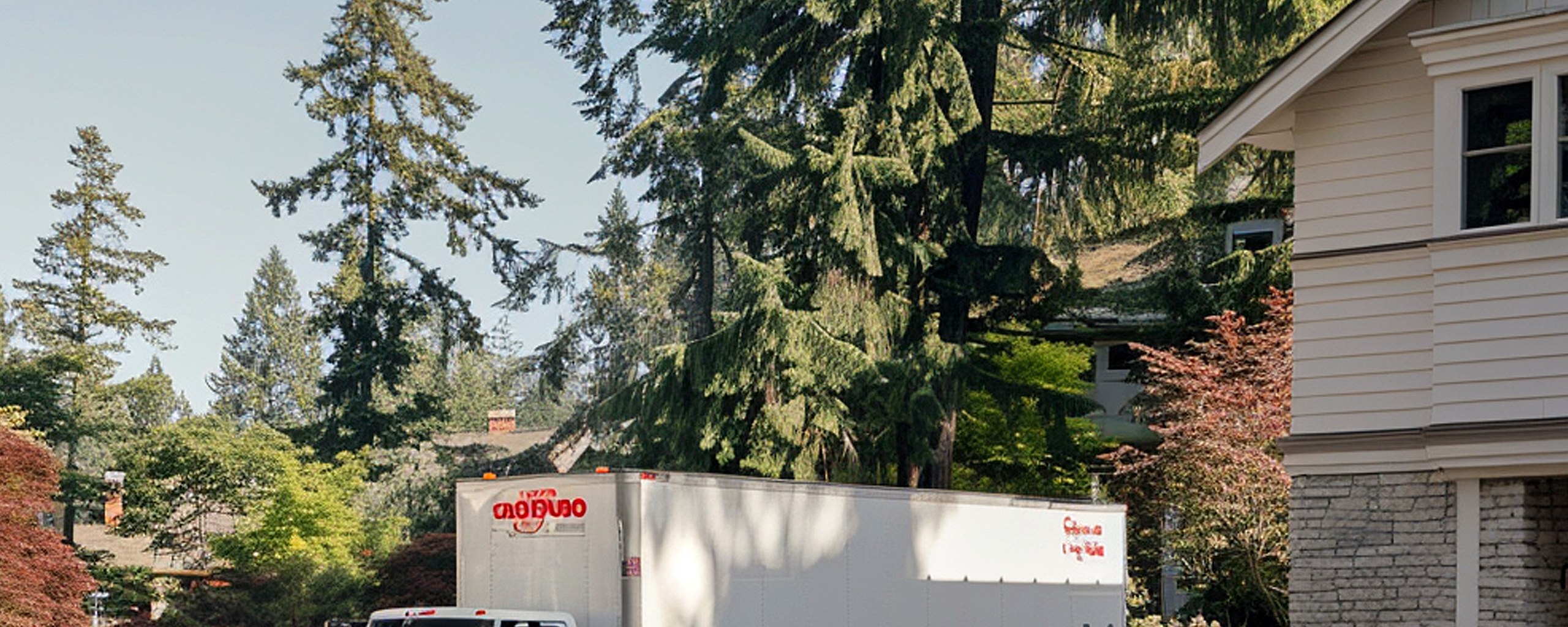 Moving truck and crew serving North Charleston, South Carolina