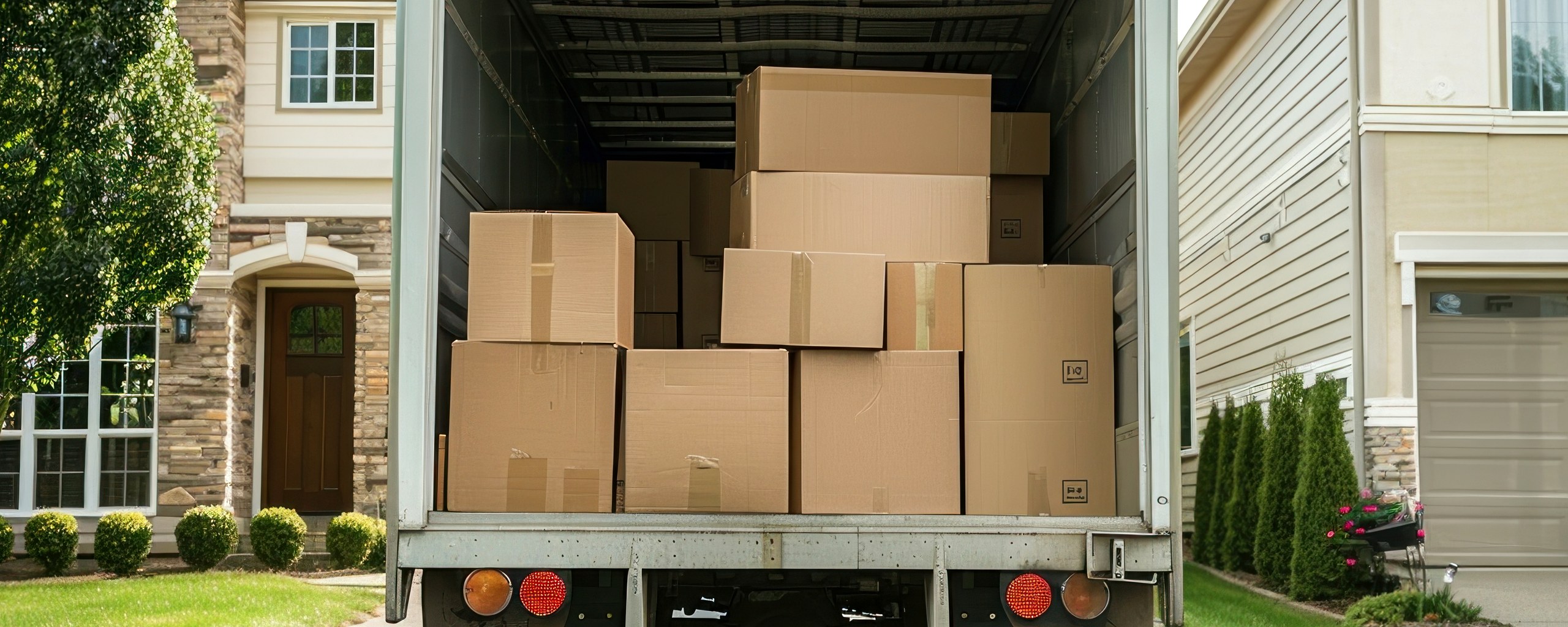 Moving truck and crew serving Dover, Delaware