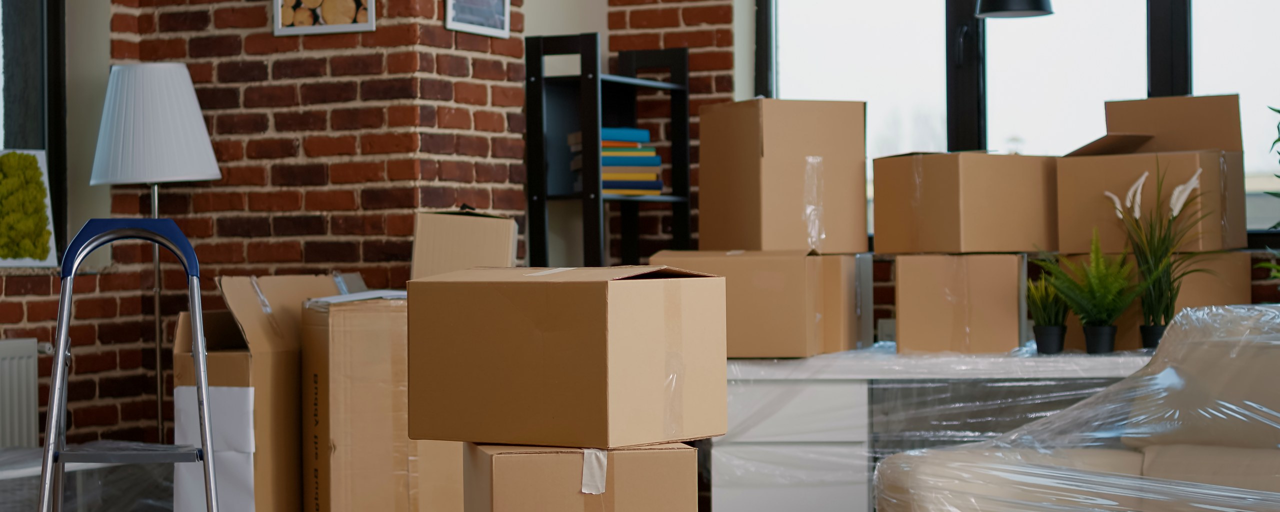 Moving truck and crew serving Chesapeake, Virginia