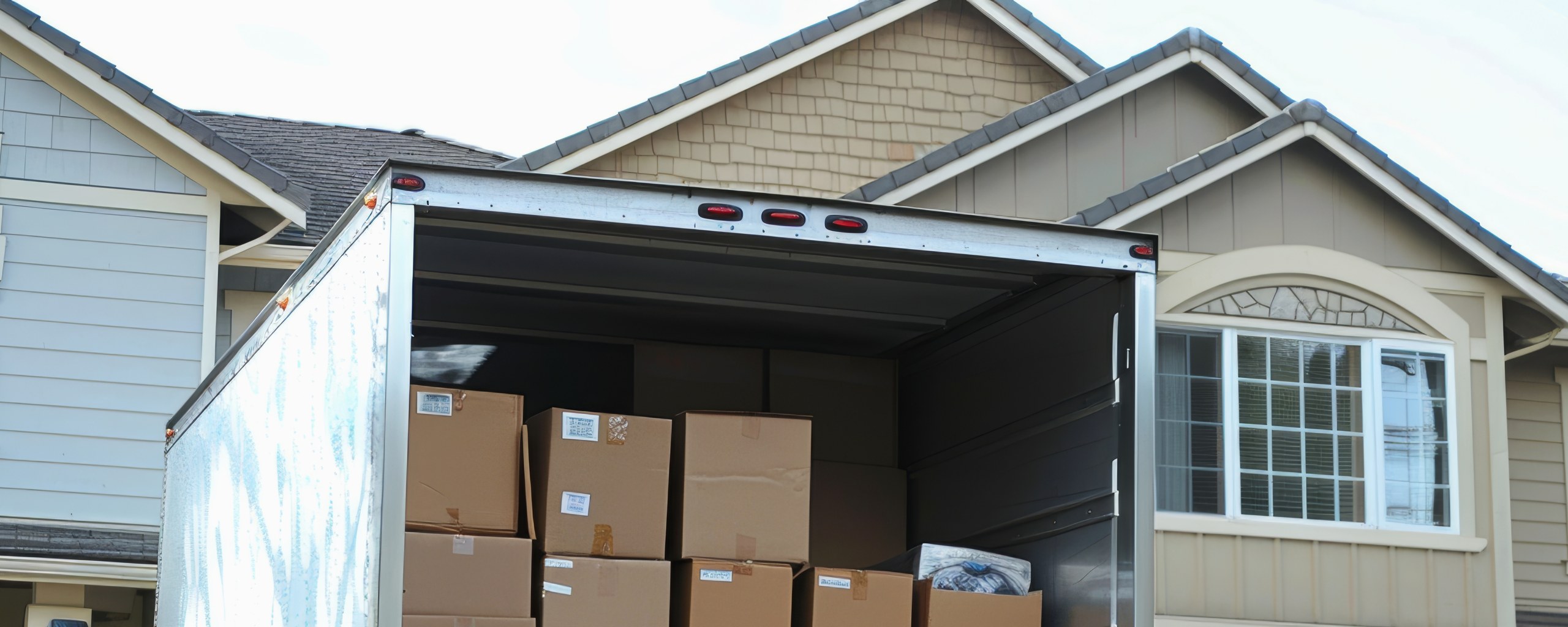 Moving truck and crew serving Knoxville, Tennessee