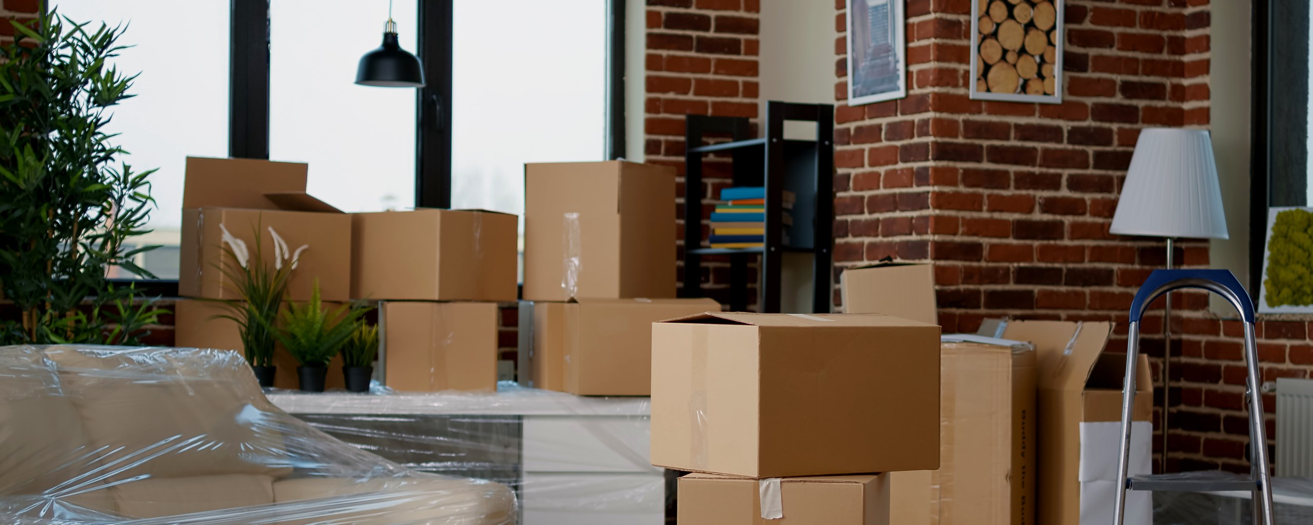 Moving truck and crew serving Tucson, Arizona