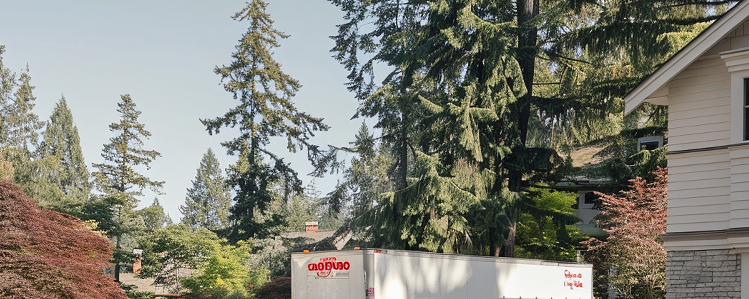 Moving truck and crew serving Wilmington, Delaware