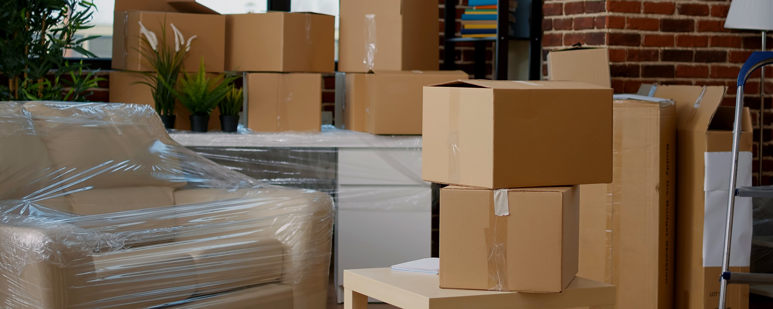 Moving truck and crew serving Akron, Ohio
