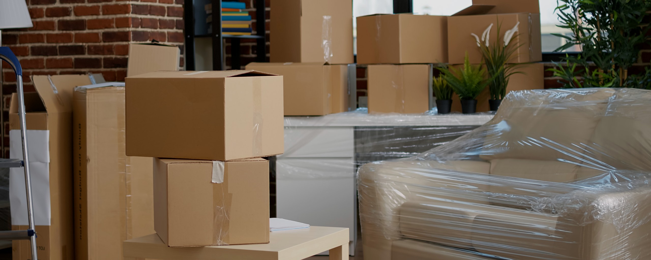Moving truck and crew serving Fort Collins, Colorado