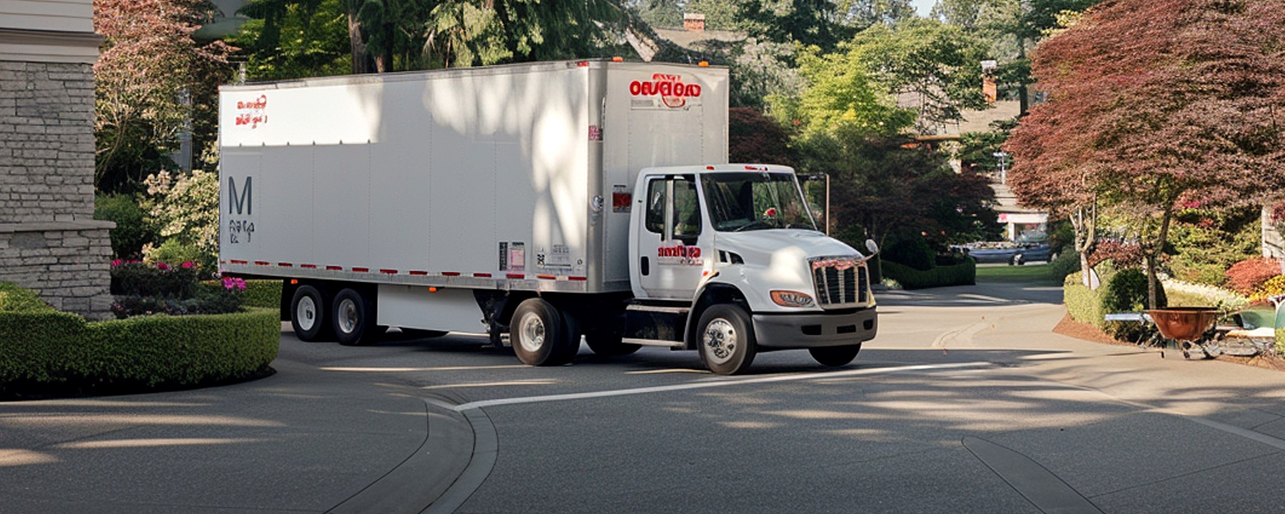 Moving truck and crew serving Davenport, Iowa