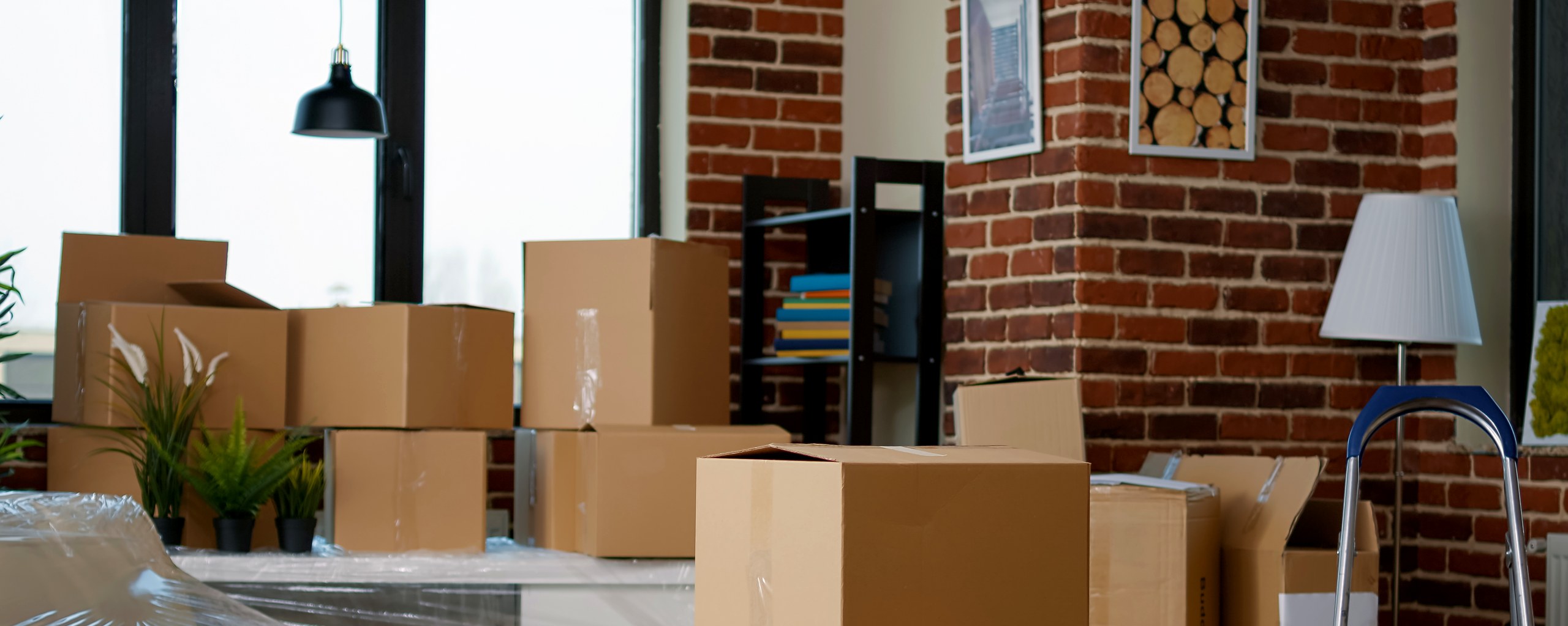 Moving truck and crew serving Provo, Utah