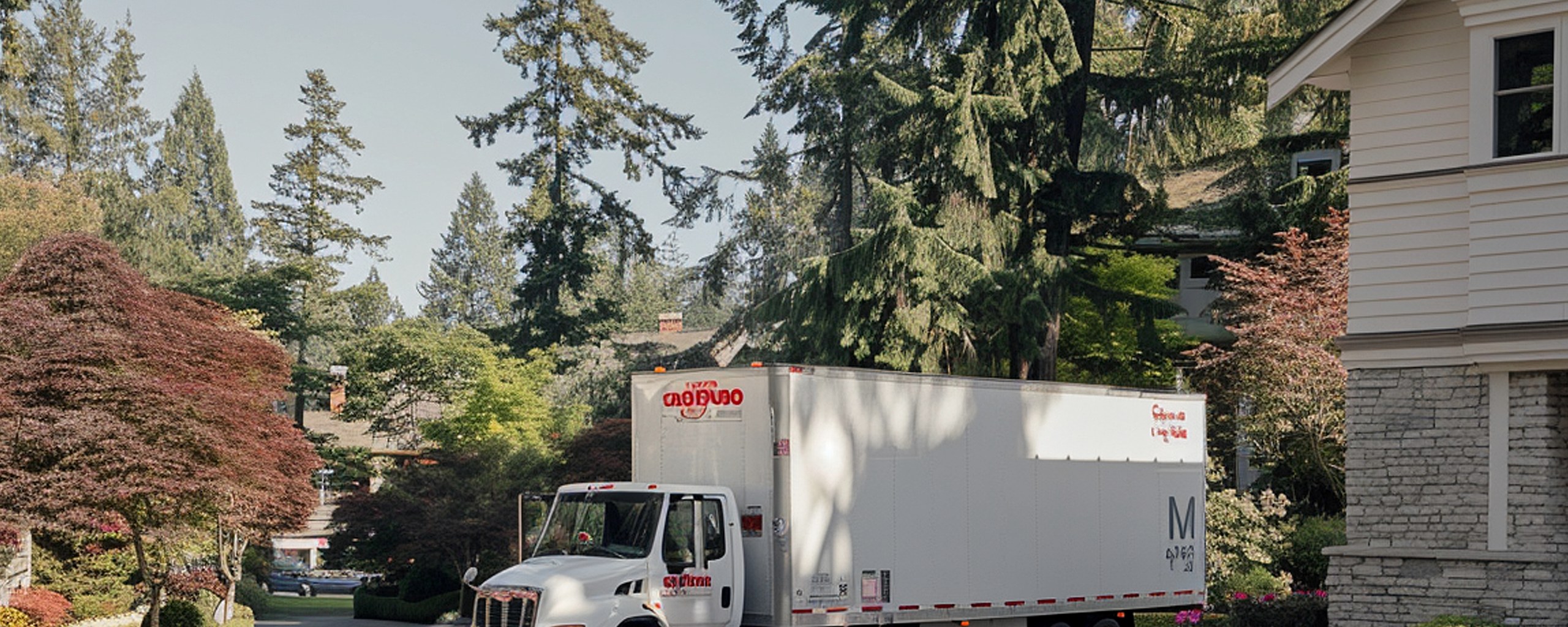 Moving truck and crew serving Jackson, Mississippi