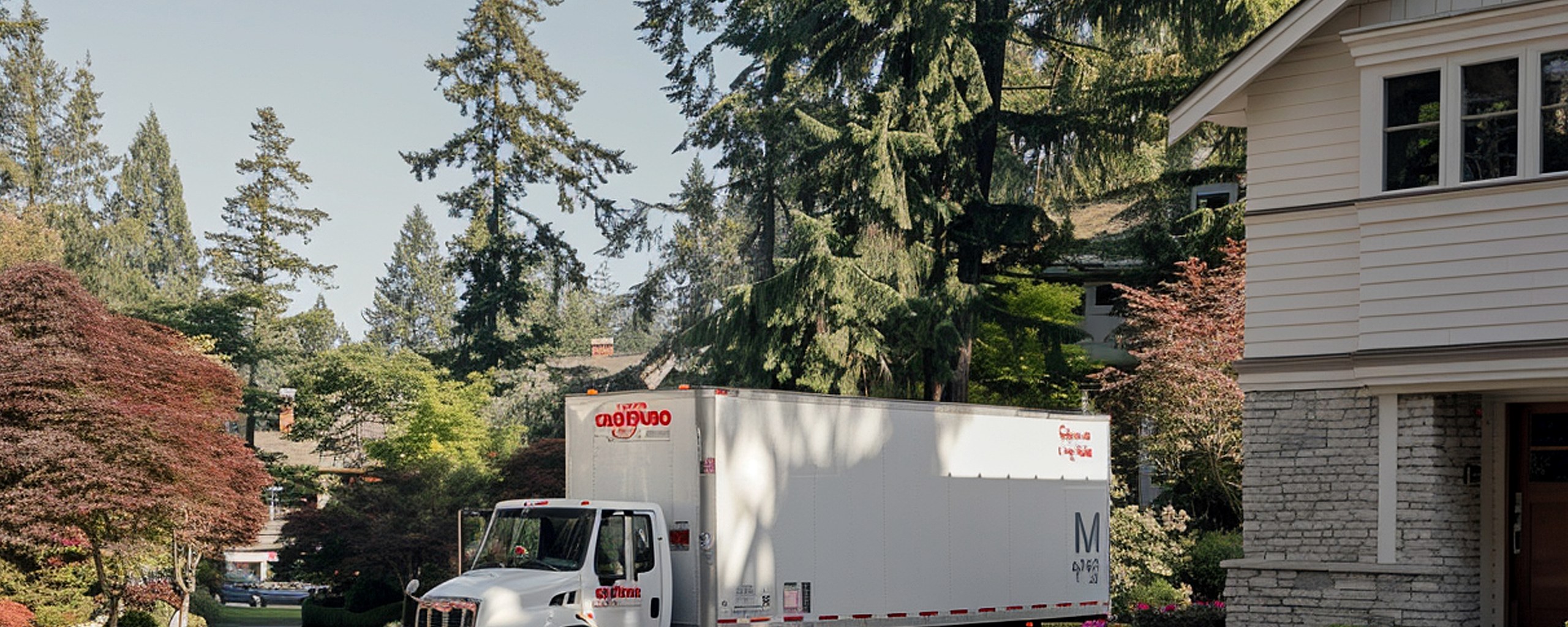 Moving truck and crew serving Indianapolis, Indiana