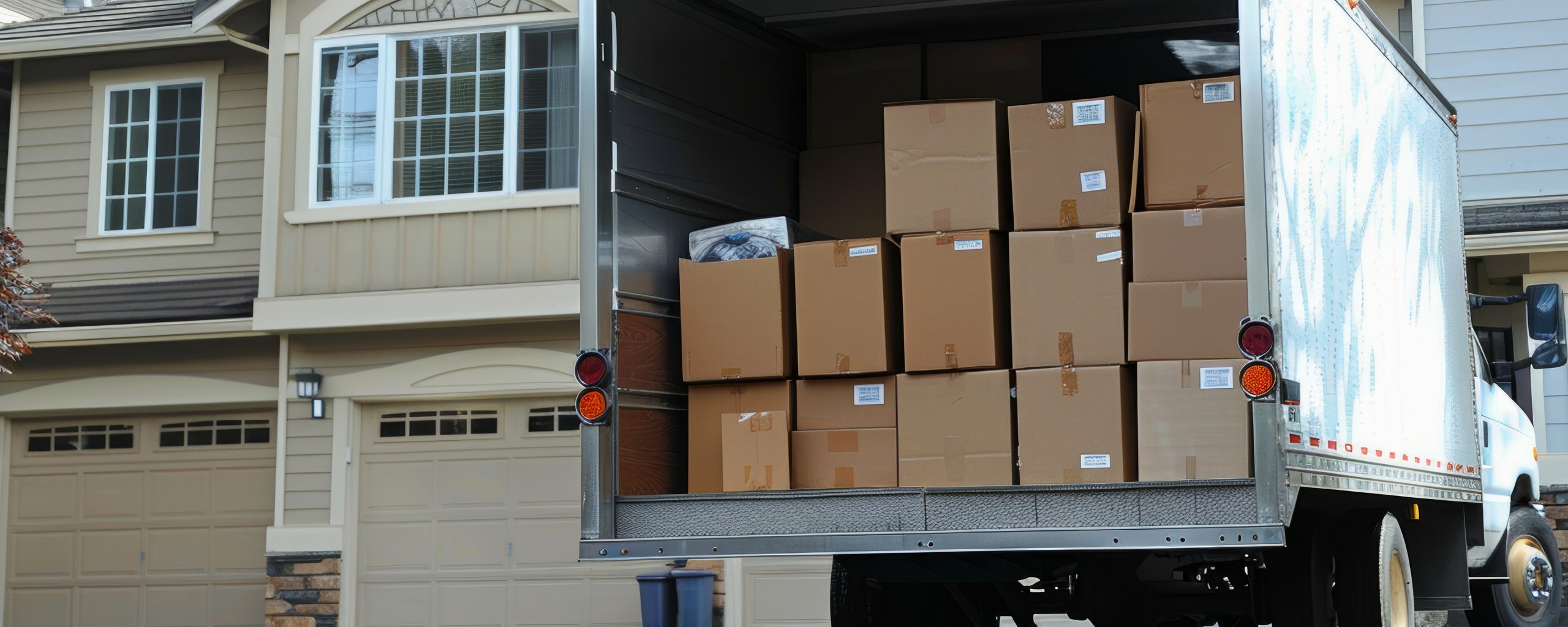Moving truck and crew serving Farmington, Arkansas