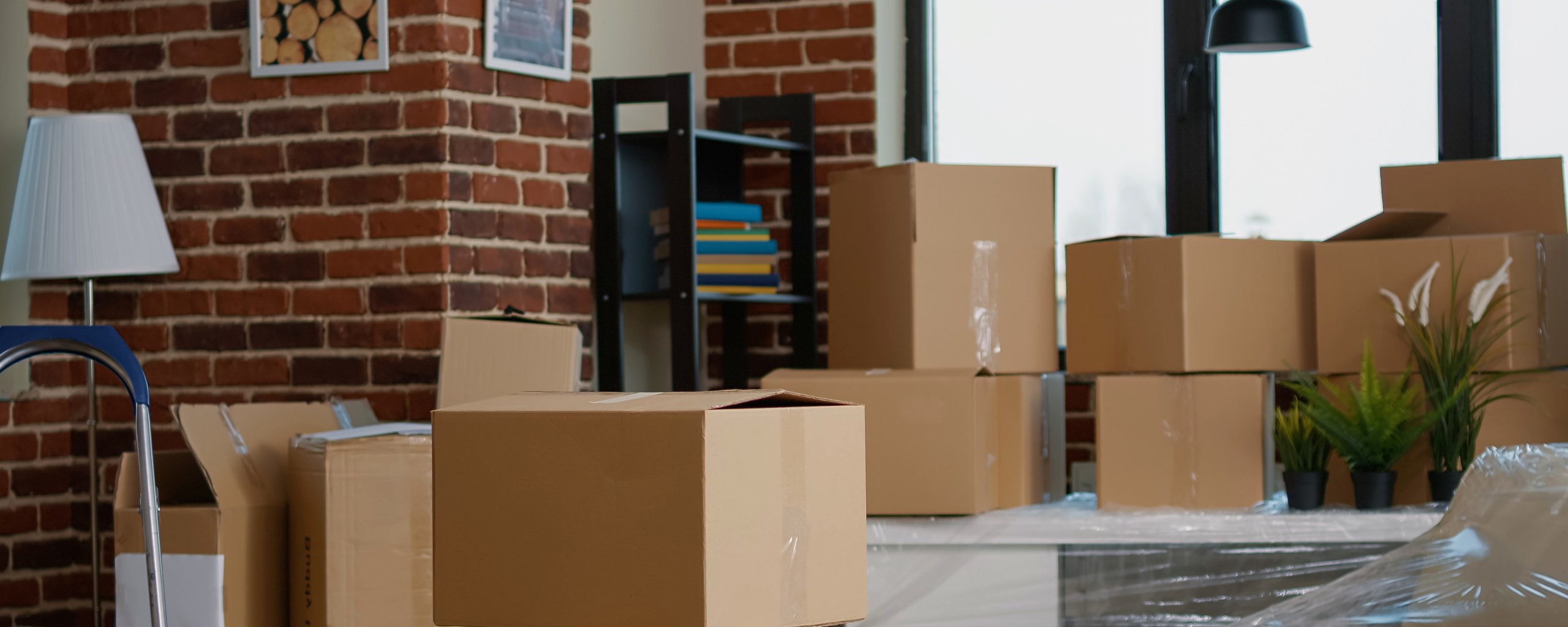 Moving truck and crew serving Gresham, Oregon