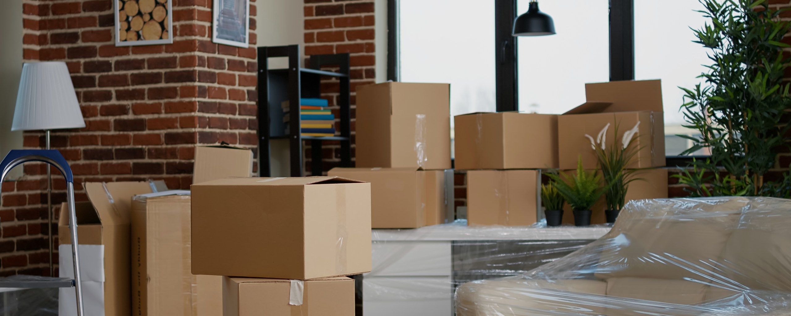 Moving truck and crew serving Tacoma, Washington