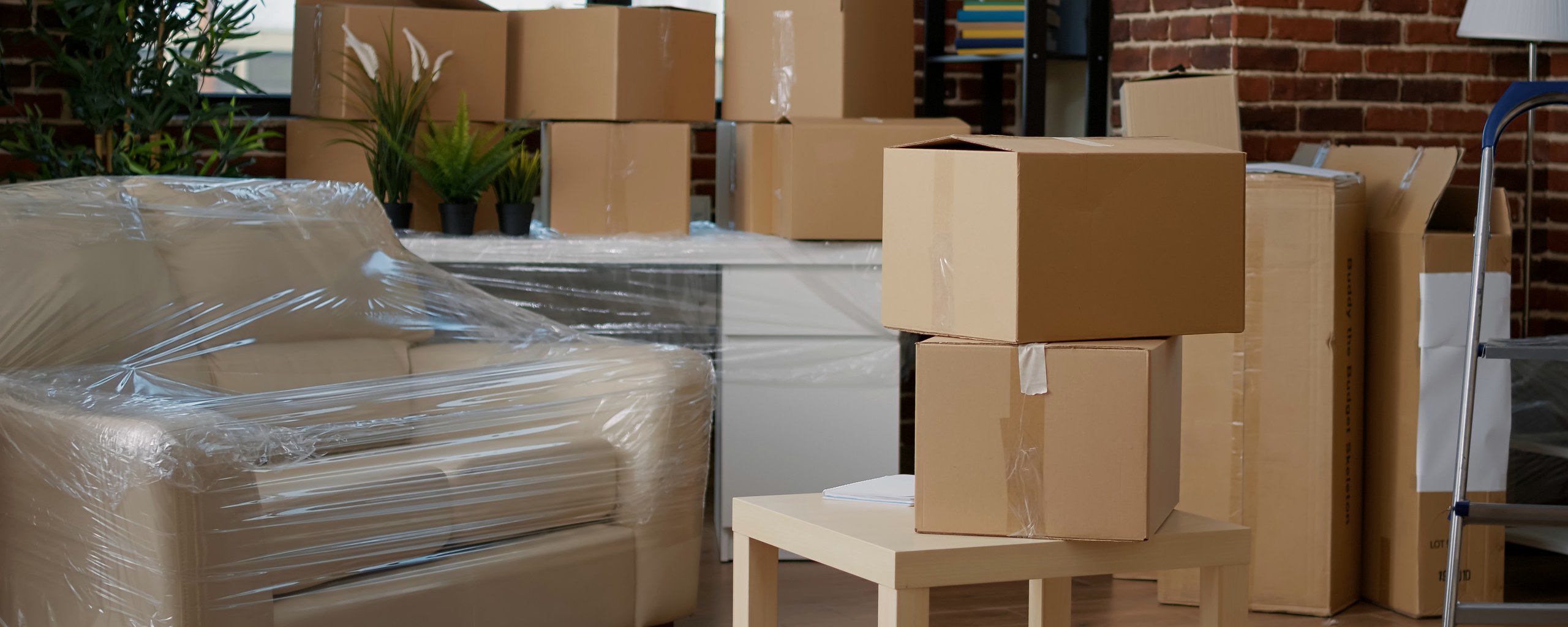 Moving truck and crew serving Smyrna, Delaware