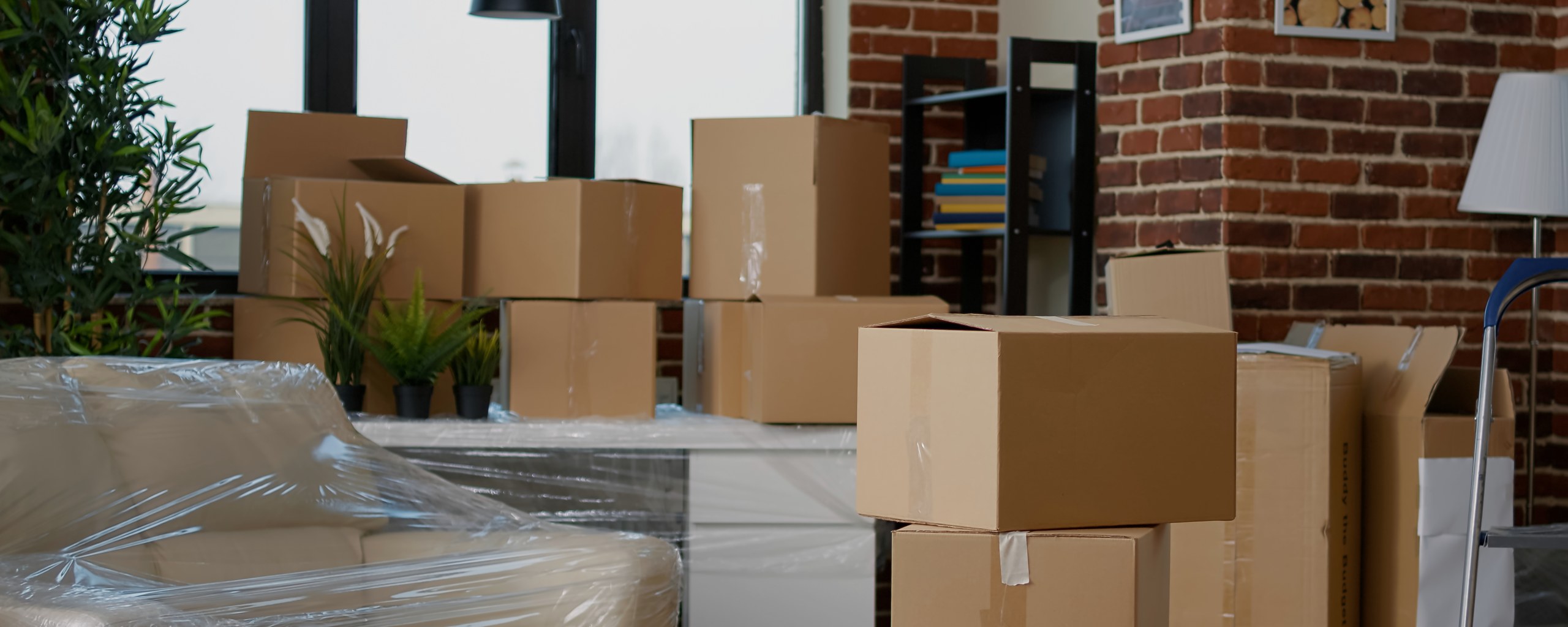Moving truck and crew serving New Haven, Connecticut