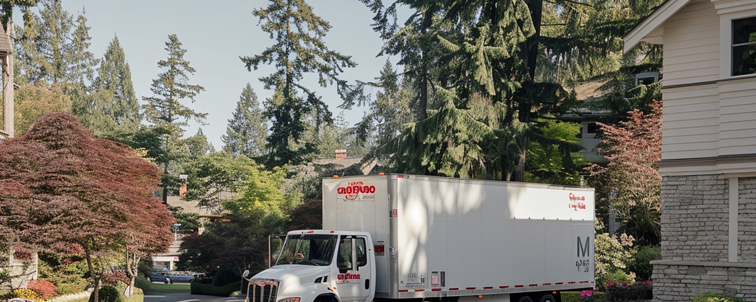 Moving truck and crew serving Cambridge, Massachusetts