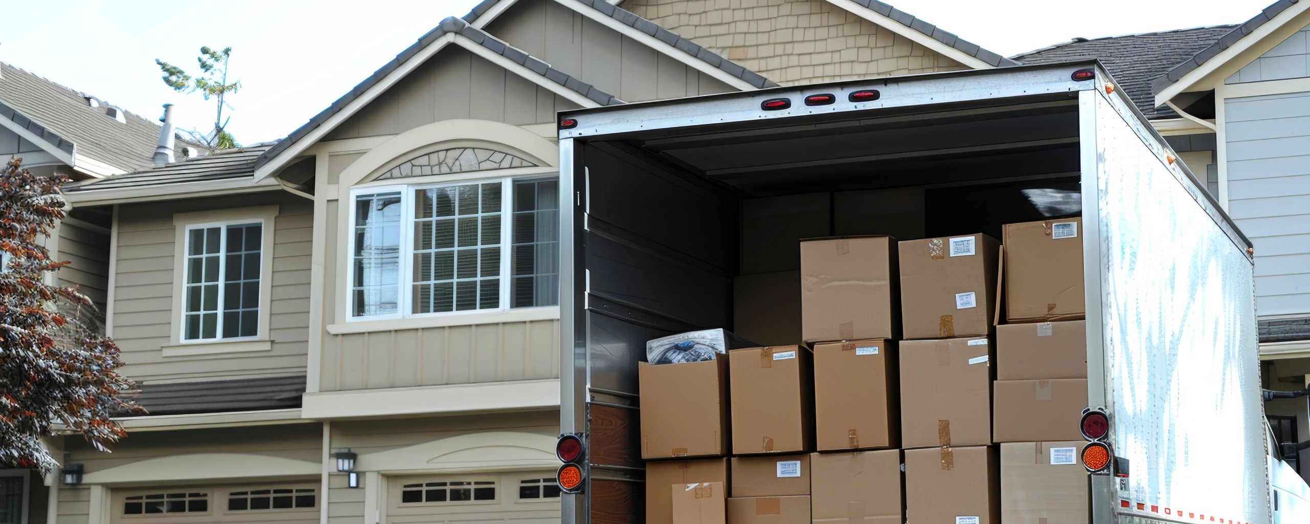 Moving truck and crew serving Fort Smith, Arkansas