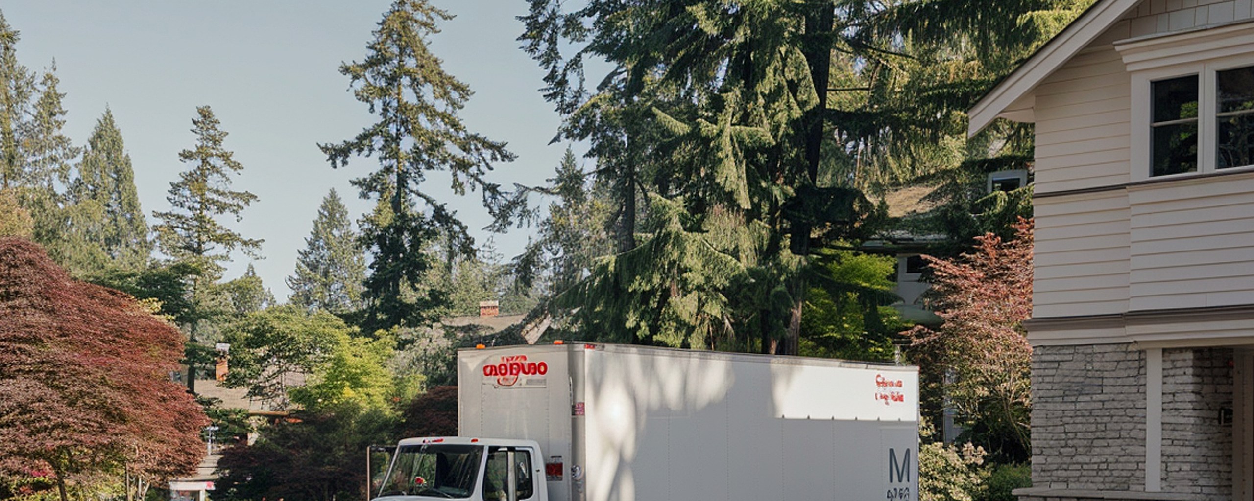 Moving truck and crew serving Hartford, Connecticut
