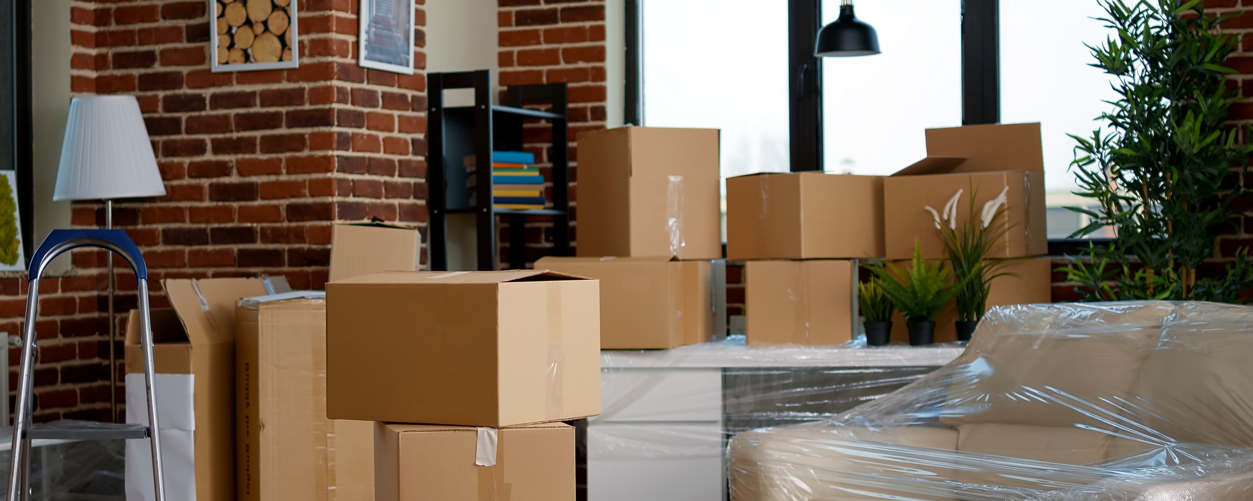 Moving truck and crew serving Evansville, Indiana