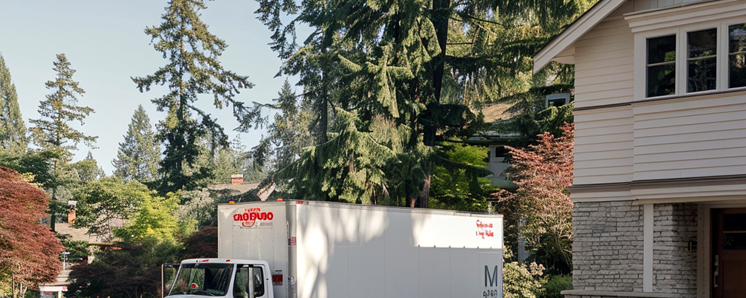 Moving truck and crew serving Syracuse, New York