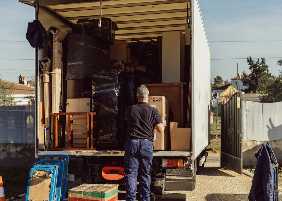 Movers loading a truck in Franklin, Kentucky